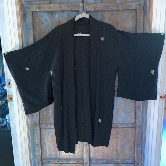 Japanese Style Black Kimono with Silver & Gold Leaf Embroidery- One Size -Unworn - Picture 8 of 11